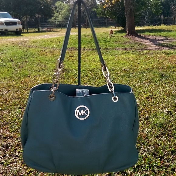 Michael Kors Handbags - 👜XL Michael Kors bag 👜